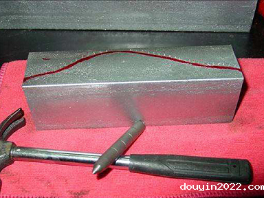 304精密不锈钢管的加工工艺——钻孔.png